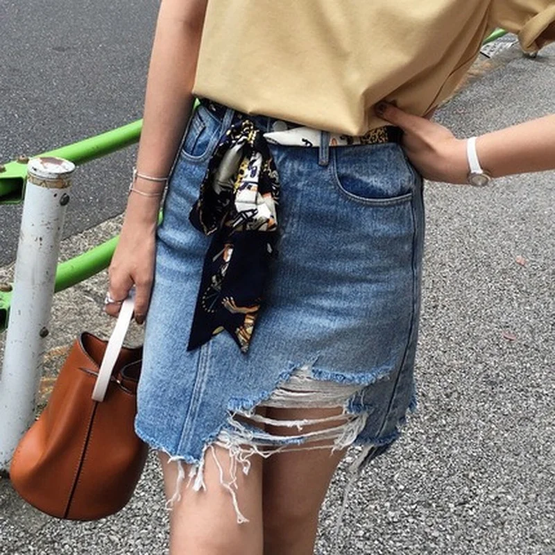 Women's Jeans Skirt Belt Mini Denim Skirt Korean Low Waist Straight Short Skirt Summer Harajuku Sexy Vintage Denim Shorts Skirts
Women's Jeans Skirt Belt Mini Denim Skirt Korean Low Waist Straight Short Skirt Summer Harajuku Sexy Vintage Denim Shorts Skirts