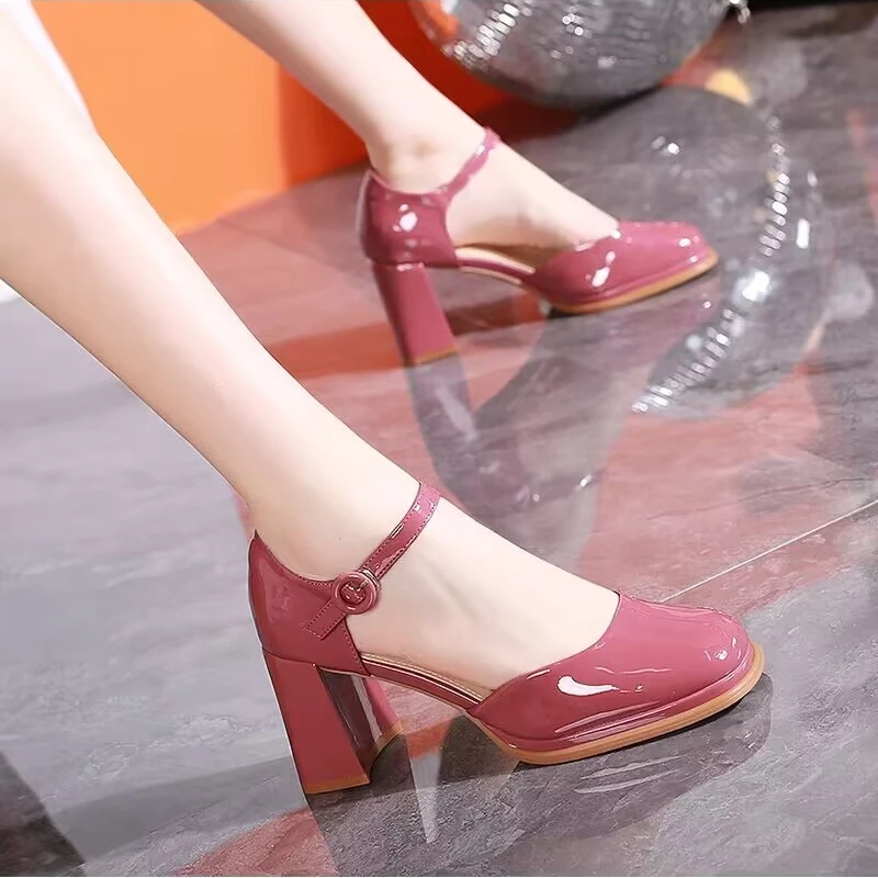 2023 New Spring and Autumn Women's Shoes Buckle Square Head High Heels Two Piece Sexy Fashion Thick Heels Bridal Shoes
2023 New Spring and Autumn Women's Shoes Buckle Square Head High Heels Two Piece Sexy Fashion Thick Heels Bridal Shoes