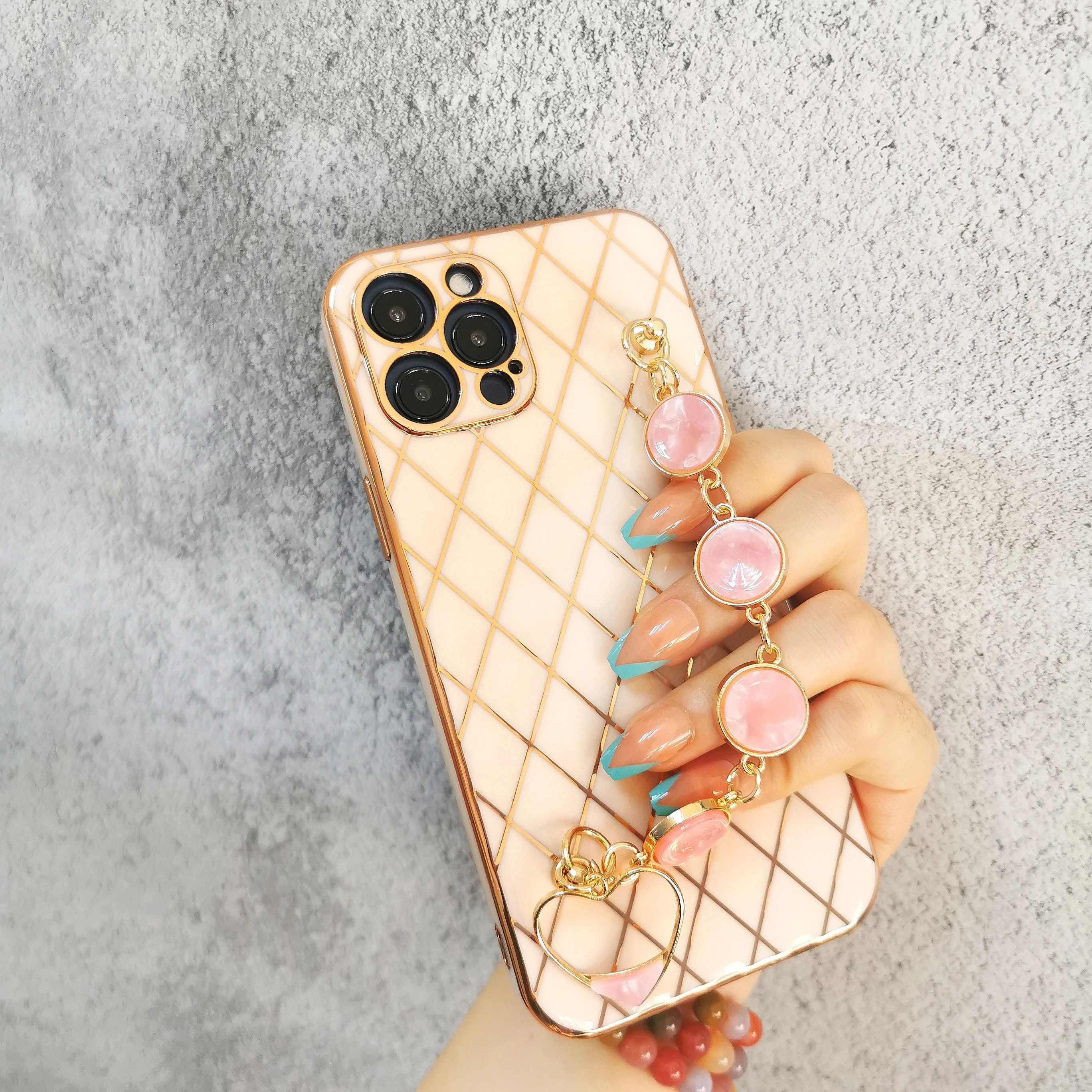 12 Pro Case Luxury Plated Diamond Electroplated Gold Gem Hand Holder Bracelet Cover for IPhone 11 12 Pro Max 8 Plus 7 XR XS X SE 
12 Pro Case Luxury Plated Diamond Electroplated Gold Gem Hand Holder Bracelet Cover for IPhone 11 12 Pro Max 8 Plus 7 XR XS X SE
