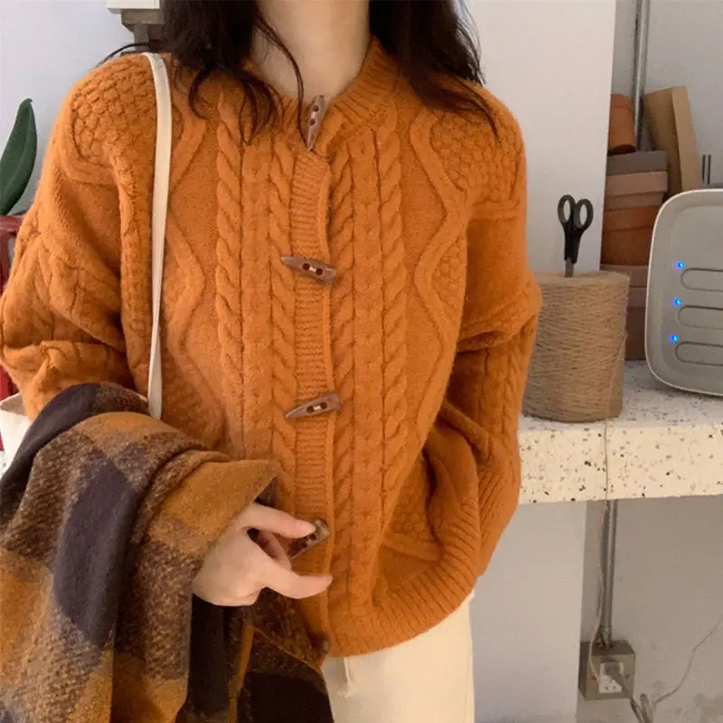 2022 Solid V-Neck Women Cardigan Knitted Sweater Single Breasted Loose Sexy Cardigan Top Autumn New Fashion Short Crop Top T6
2022 Solid V-Neck Women Cardigan Knitted Sweater Single Breasted Loose Sexy Cardigan Top Autumn New Fashion Short Crop Top T6