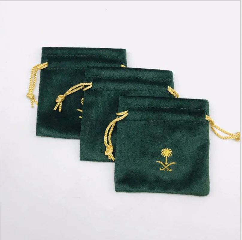 Custom Green Velvet Jewelry Gift Bags with gold logo 7x9cm 9x12cm 11x16cm Cosmetics Drawstring Pouches 
Custom Green Velvet Jewelry Gift Bags with gold logo 7x9cm 9x12cm 11x16cm Cosmetics Drawstring Pouches