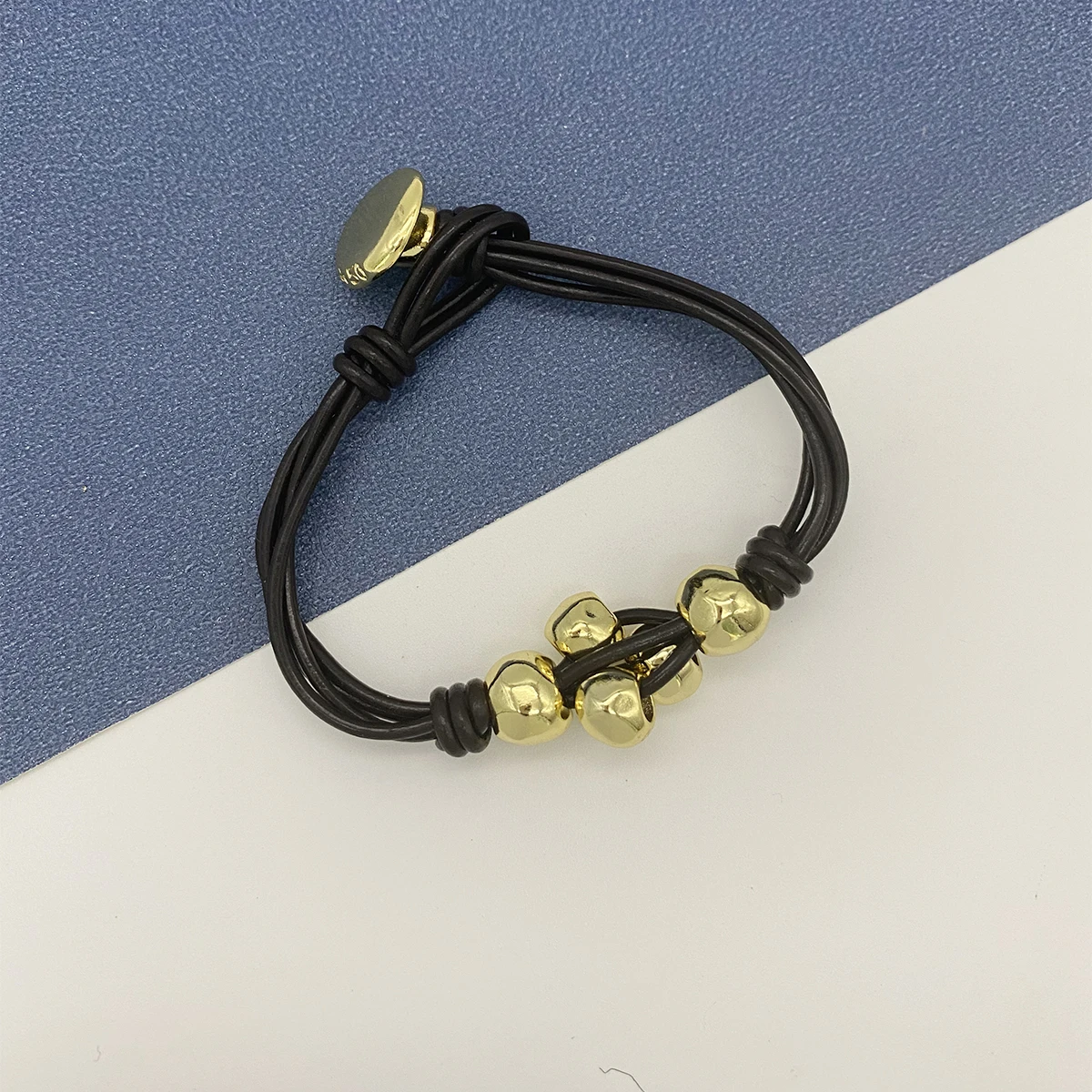 2023 New Golden Four Layers Black Fine Rope Metal Beads Bracelet Boutique Fashion Women's High Quality Hundred Fit UNO DE 50
2023 New Golden Four Layers Black Fine Rope Metal Beads Bracelet Boutique Fashion Women's High Quality Hundred Fit UNO DE 50