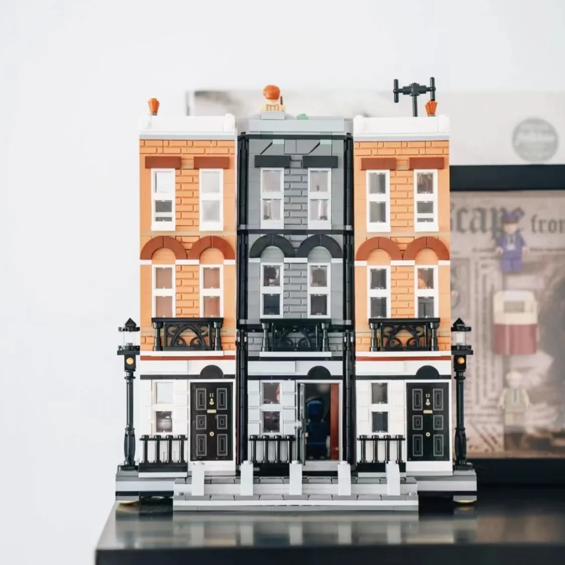 Classic House Model MOC Modular 12 Grimmaul Place Building Blocks Bricks Action Figures 76408 Educational Kids Children Gift Toy 
Classic House Model MOC Modular 12 Grimmaul Place Building Blocks Bricks Action Figures 76408 Educational Kids Children Gift Toy