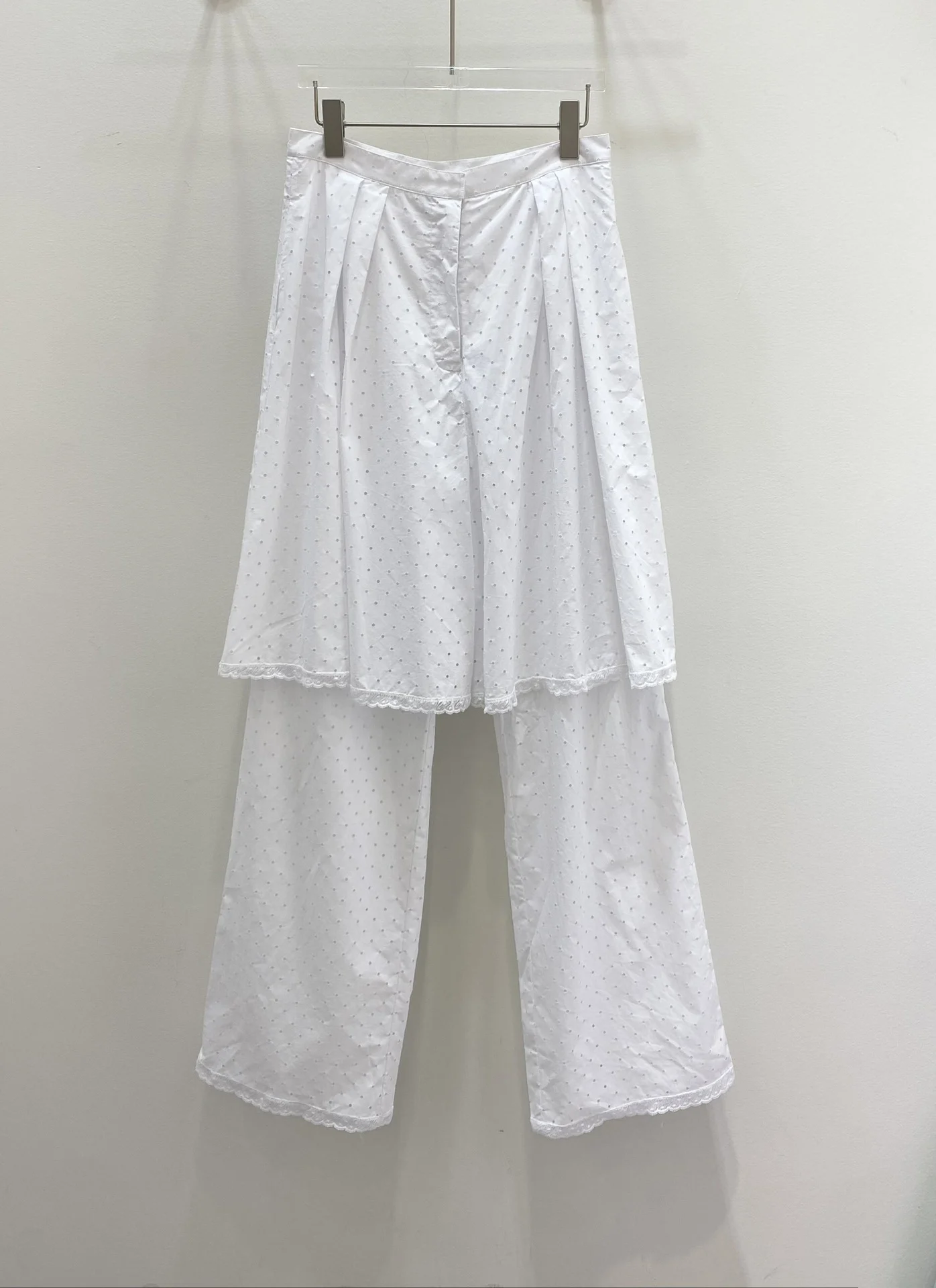 23 Spring and summer new lace polka dot pants, fake two designs, with the same series of shirts super6.25
23 Spring and summer new lace polka dot pants, fake two designs, with the same series of shirts super6.25