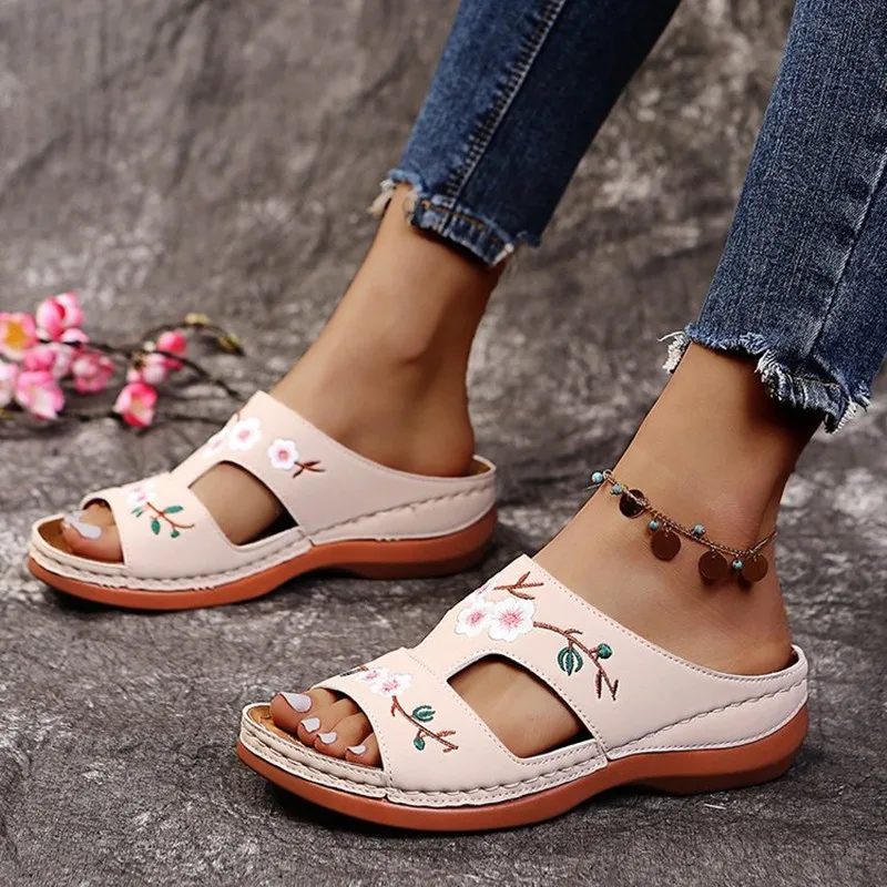 2022 women's summer European and American daily casual solid color flat slippers 3136
2022 women's summer European and American daily casual solid color flat slippers 3136