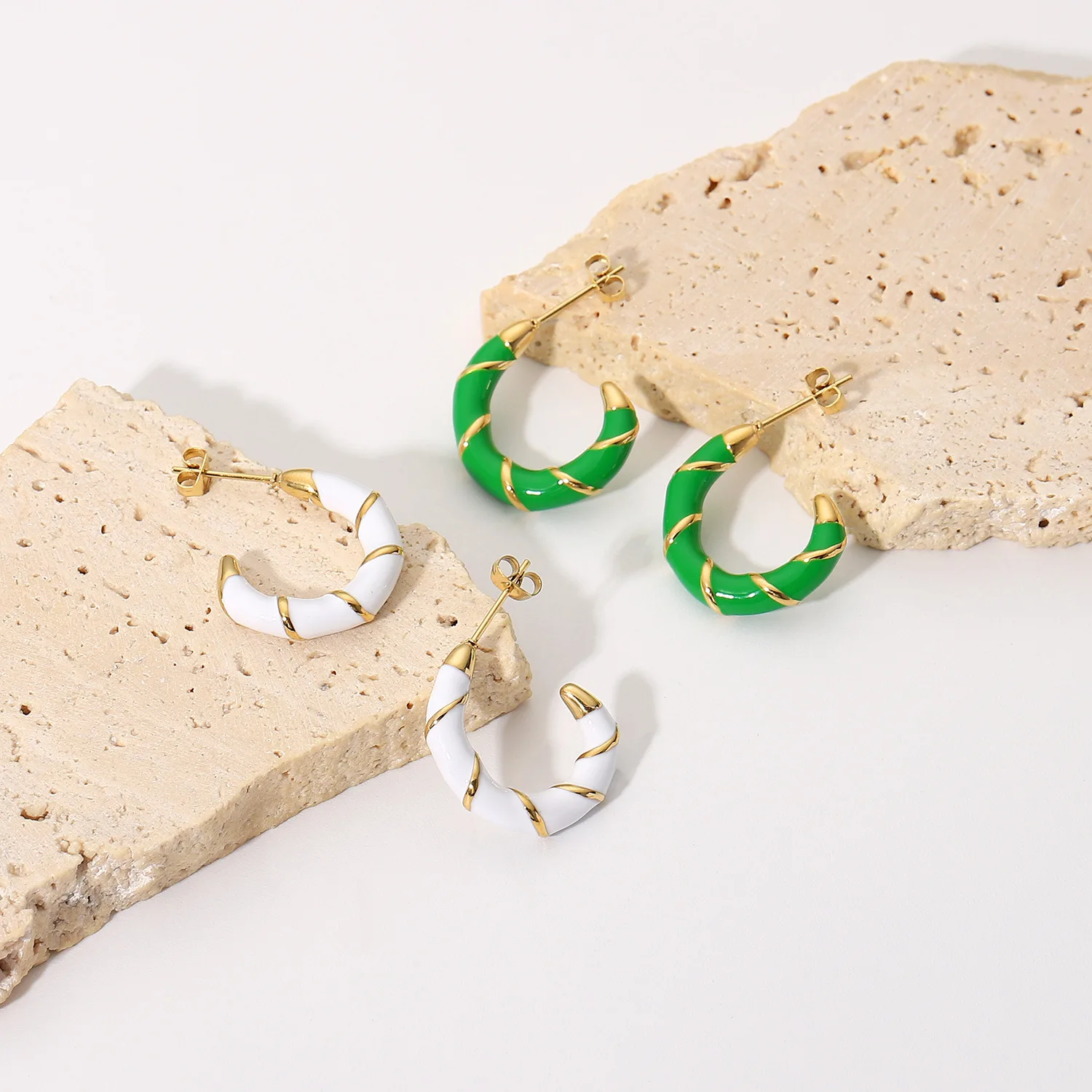 European and American C-shaped Earrings Dripping Oil Wrapped Stainless Steel Earrings Male Earring Women Hoop Women's Woman Man
European and American C-shaped Earrings Dripping Oil Wrapped Stainless Steel Earrings Male Earring Women Hoop Women's Woman Man