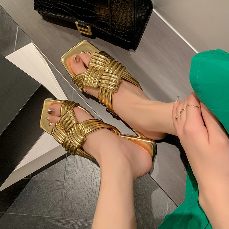 34-40 Large Summer Cowhide Thick Heel Purple Woven Women's Slippers Low Heel Square Head Simple Gold Women's Slippers
34-40 Large Summer Cowhide Thick Heel Purple Woven Women's Slippers Low Heel Square Head Simple Gold Women's Slippers