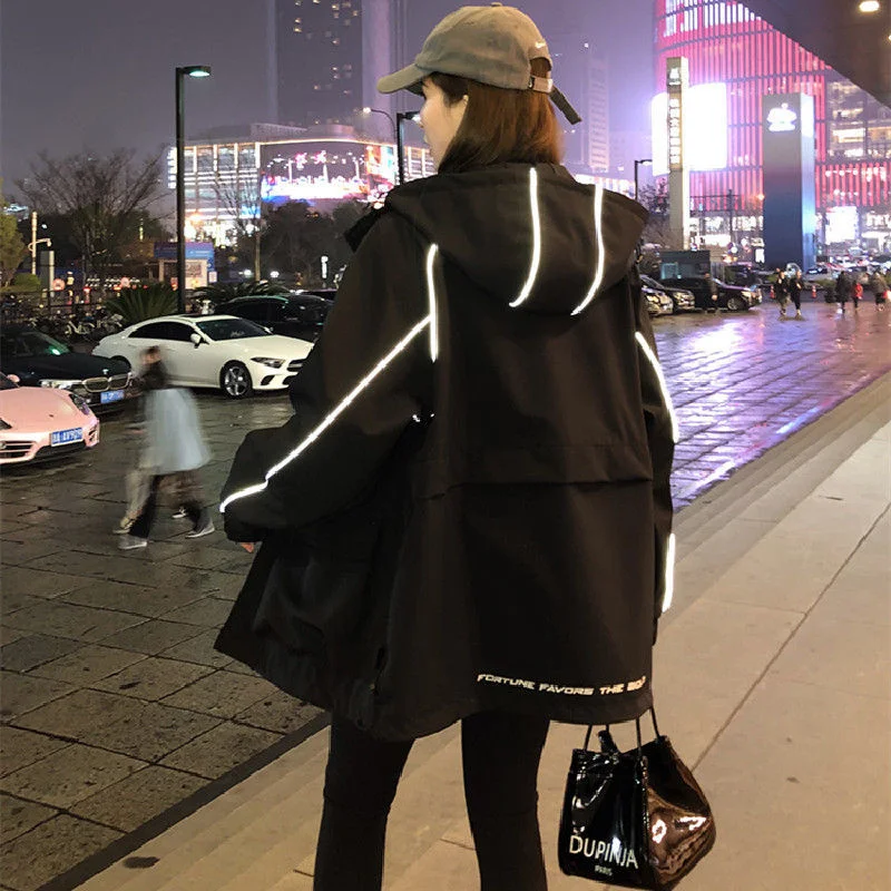 Women Autumn Bomber Jacket Hooded Street Vintage Coat Casual Fashion Loose Night Reflected Light Stripe Printed Jackets Female
Women Autumn Bomber Jacket Hooded Street Vintage Coat Casual Fashion Loose Night Reflected Light Stripe Printed Jackets Female