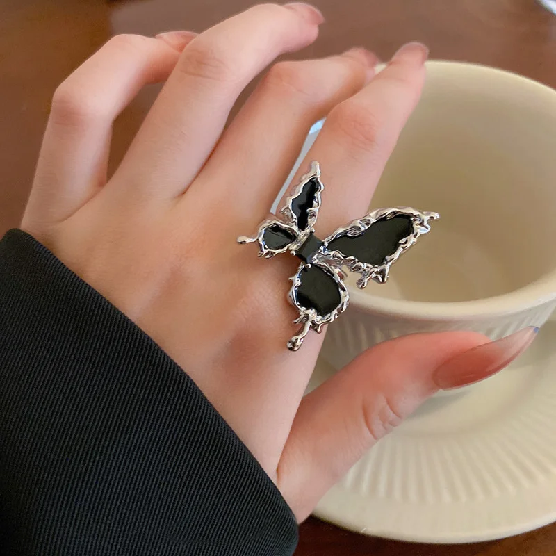 Vintage Black Butterfly Adjustable Ring for Women 2023 New High Grade Oil Drop Ring Belly Black Girl Party Jewelry Gift
Vintage Black Butterfly Adjustable Ring for Women 2023 New High Grade Oil Drop Ring Belly Black Girl Party Jewelry Gift