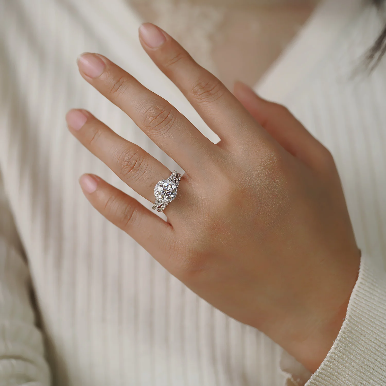 JOVOVASMILE Luxury Jewelry 925 Sterling Silver 1.5 Carat Moissanite Engagement Promise Ring
JOVOVASMILE Luxury Jewelry 925 Sterling Silver 1.5 Carat Moissanite Engagement Promise Ring
