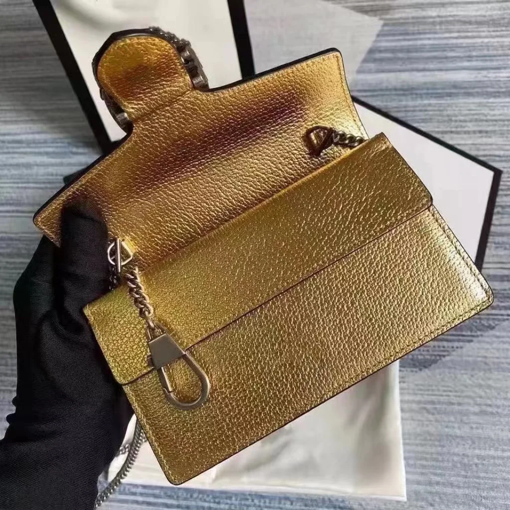 2022 classic ladies chain bag. Fashion shoulder bag crossbody bag. Design the classic online celebrity hot-selling style.
2022 classic ladies chain bag. Fashion shoulder bag crossbody bag. Design the classic online celebrity hot-selling style.