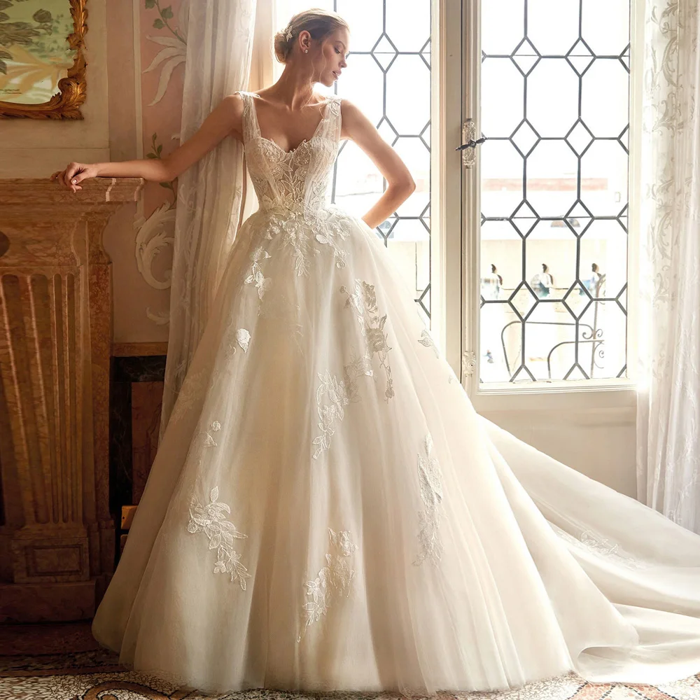 New Sweetheart Backless Vintage Wedding Dresses 2023 Luxury Appliques Spaghetti Straps Beaded Chapel Train Ball Bridal Gown Gala
New Sweetheart Backless Vintage Wedding Dresses 2023 Luxury Appliques Spaghetti Straps Beaded Chapel Train Ball Bridal Gown Gala