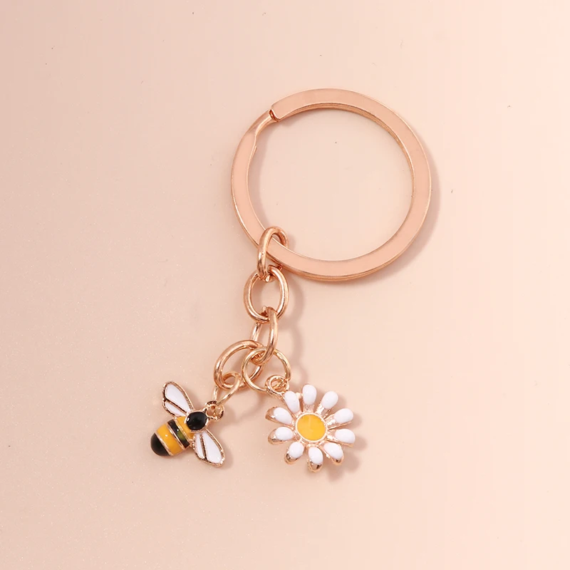 Cute Animal Bee Keychain Enamel Flower Keyrings Souvenir Gifts for Women Men Car Key Handbag Pendants Key Chains DIY Accessories
Cute Animal Bee Keychain Enamel Flower Keyrings Souvenir Gifts for Women Men Car Key Handbag Pendants Key Chains DIY Accessories