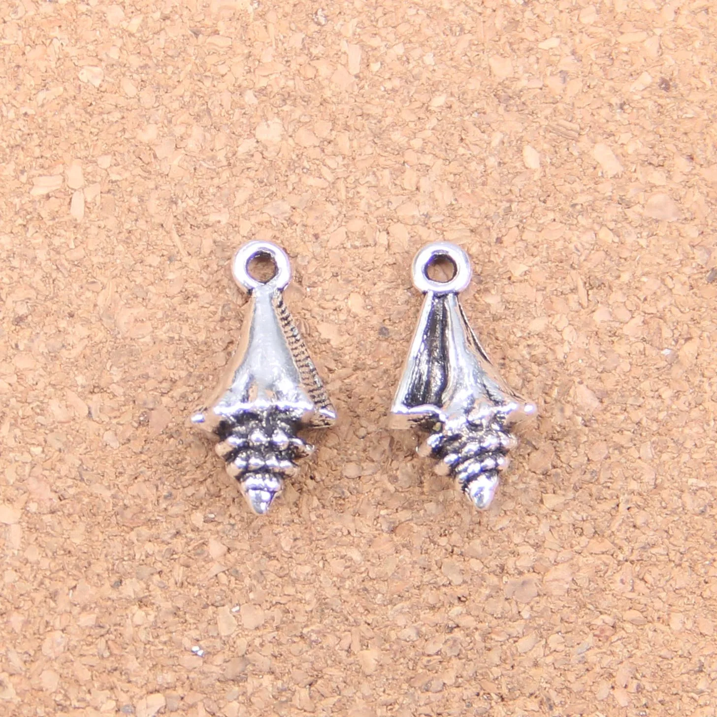 54pcs Charms conch shell 21x11x6mm Antique Pendants,Vintage Tibetan Silver Jewelry,DIY for bracelet necklace
54pcs Charms conch shell 21x11x6mm Antique Pendants,Vintage Tibetan Silver Jewelry,DIY for bracelet necklace