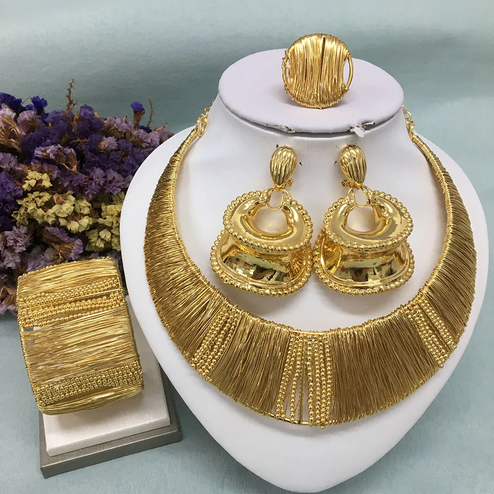 Dubai Large Earrings Necklace Jewelry Set for Women African 18K Gold Plated Bracelet Ring Ladies Luxury 4 Piece Set for Wedding
Dubai Large Earrings Necklace Jewelry Set for Women African 18K Gold Plated Bracelet Ring Ladies Luxury 4 Piece Set for Wedding