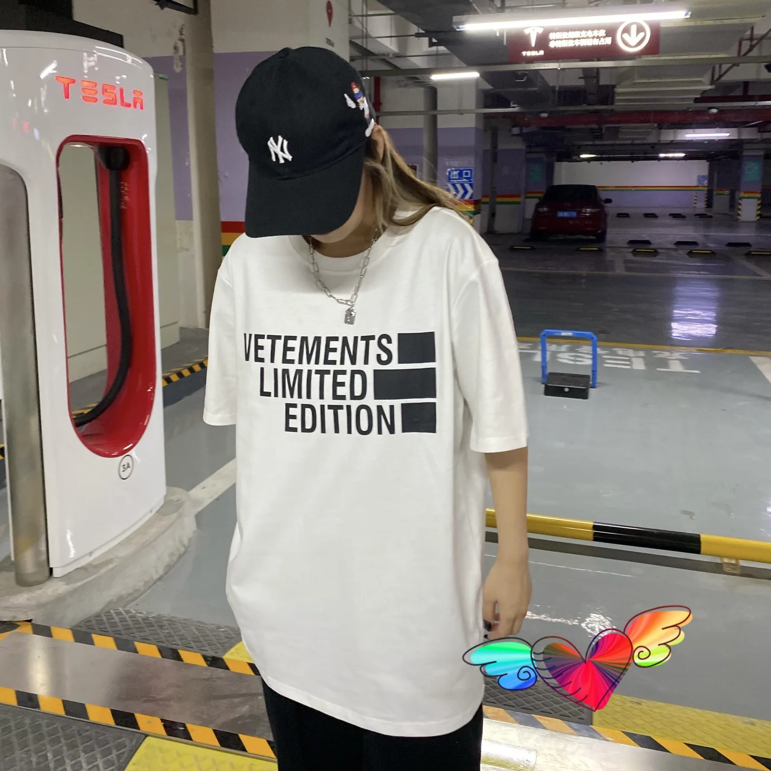Vetements limited edition men's t-shirt women white vetements t-shirt front letters print back collar embroidered vtm logo tops
Vetements limited edition men's t-shirt women white vetements t-shirt front letters print back collar embroidered vtm logo tops