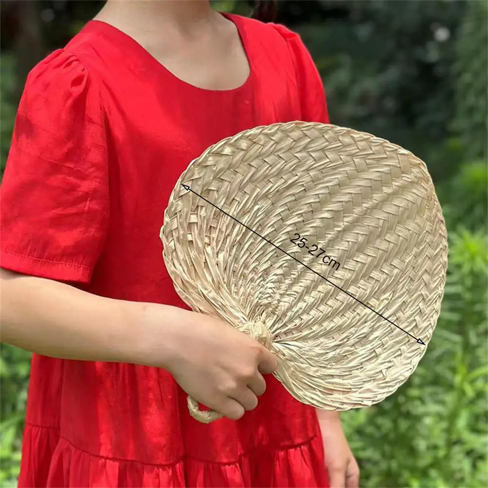 Ручной веер из ротанга
Ручной веер из ротанга