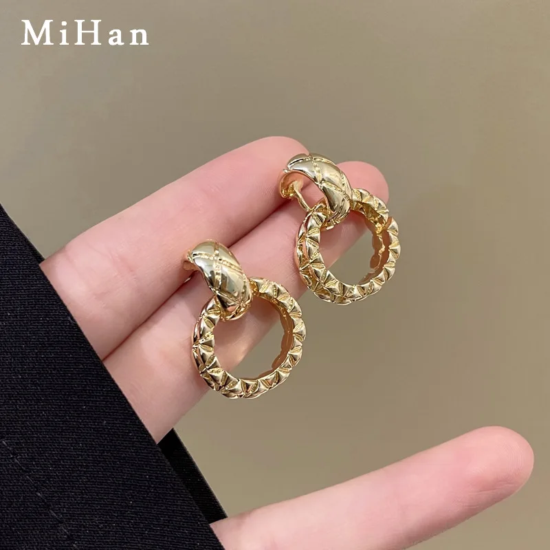Mihan Modern Jewelry Gold Color Earrings Simply Cool Design Metal Alloy Circle Drop Earrings For Women Girl Gift Wholesale
Mihan Modern Jewelry Gold Color Earrings Simply Cool Design Metal Alloy Circle Drop Earrings For Women Girl Gift Wholesale