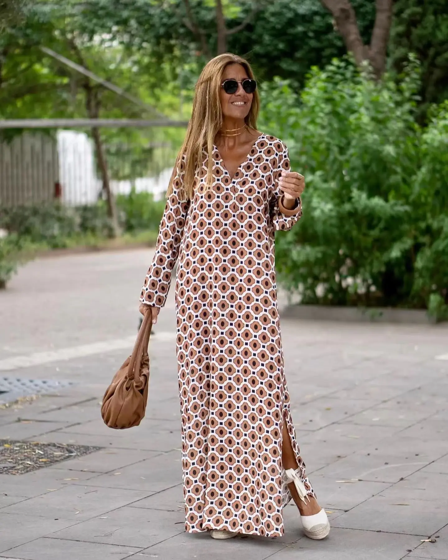 Women Sexy V-neck Printed Maxi Dresses Bohemian Summer Long Sleeve Casual Dress Female Vintage Holiday Loose Beach Cover Up Robe
Women Sexy V-neck Printed Maxi Dresses Bohemian Summer Long Sleeve Casual Dress Female Vintage Holiday Loose Beach Cover Up Robe