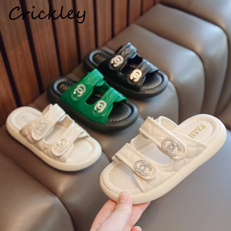 Summer Girls Beach Shoes Rhinestones PU Leather Slippers For Kids Slides Flip Flops Sewing Soft Sole Outdoor Children Slippers
Summer Girls Beach Shoes Rhinestones PU Leather Slippers For Kids Slides Flip Flops Sewing Soft Sole Outdoor Children Slippers