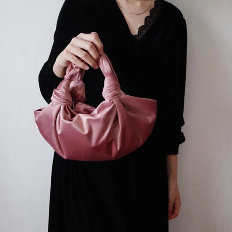 Knot Velvet Hobos Bags Brand Ruched Pouch Clutch Designer Bow Small Handbags for Women 2022 Women's Fashion Party Evening Bags
Knot Velvet Hobos Bags Brand Ruched Pouch Clutch Designer Bow Small Handbags for Women 2022 Women's Fashion Party Evening Bags