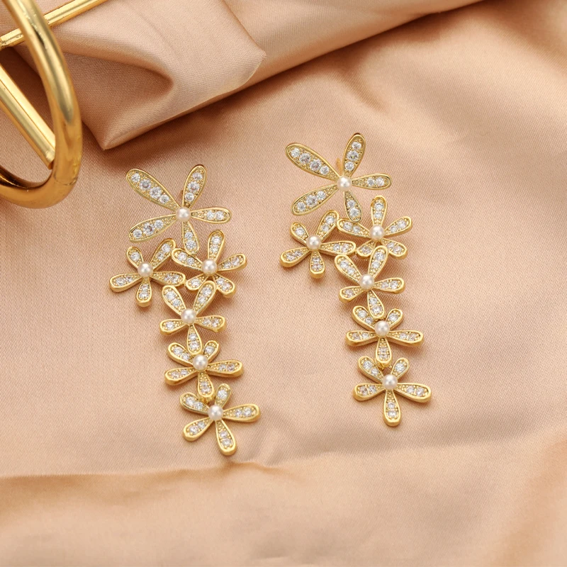 S925 Silver Needle Pendant Earrings 14K Gold Flower Shape Zircon Pearl Earrings Simple Romantic Earrings Fashion Jewelry Women
S925 Silver Needle Pendant Earrings 14K Gold Flower Shape Zircon Pearl Earrings Simple Romantic Earrings Fashion Jewelry Women