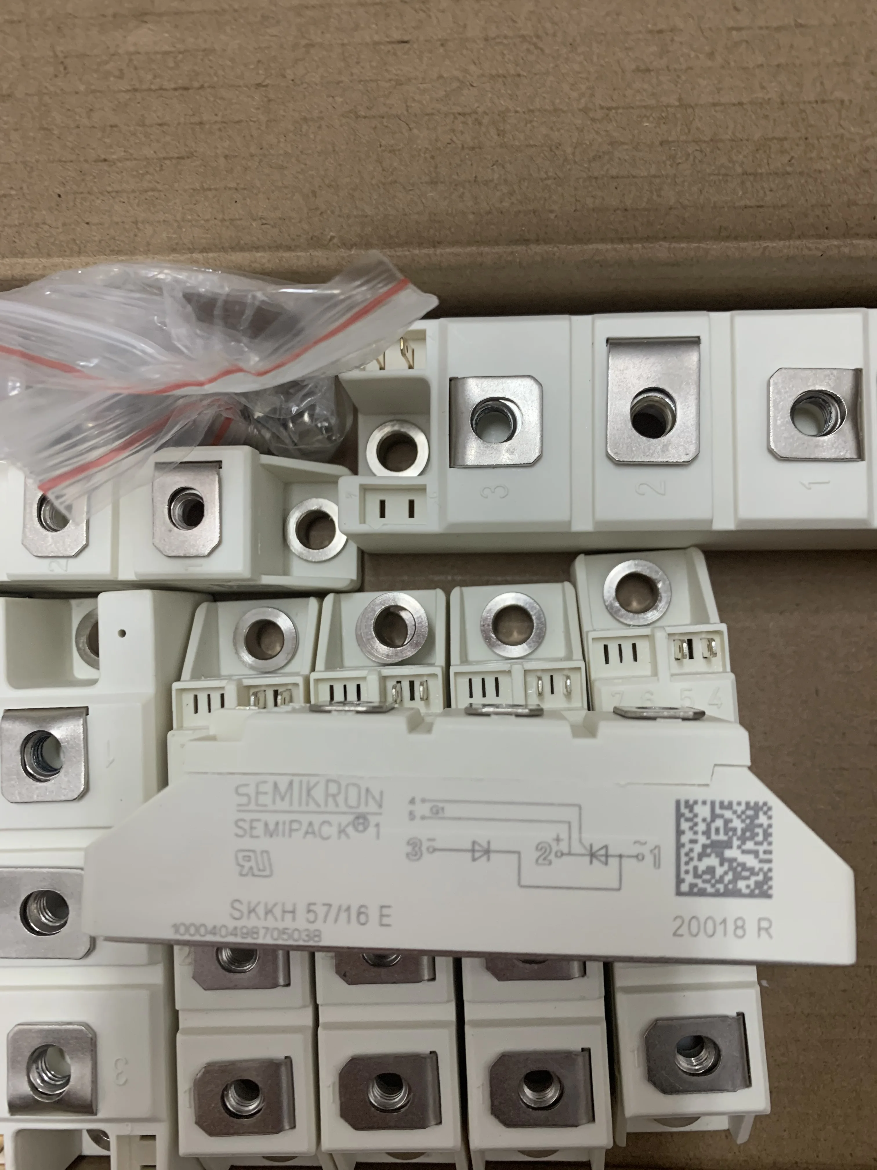 Новый полупроводниковый модуль SKKH57/16E SKKH72/18E SKKH72/16E SKKH72/14E SKKH72/12E