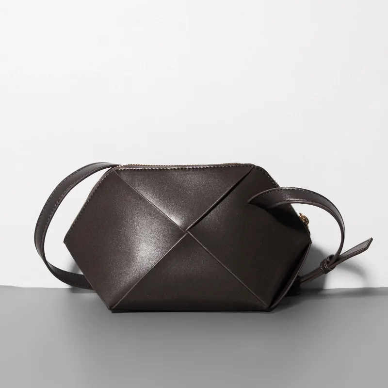 2022 New Luxury Handbags Women Bags Designer Manual Woven Bag Ingot Bag Design Real Cowhide Single Shoulder Messenger Bag
2022 New Luxury Handbags Women Bags Designer Manual Woven Bag Ingot Bag Design Real Cowhide Single Shoulder Messenger Bag