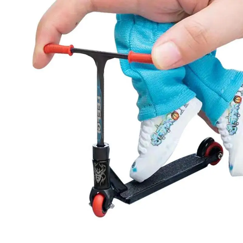 Small Two Wheels Finger Toys Mini Finger Scooter Simple Colored Finger Scooter Fingertip Movement Skateboard For Party Favors
Small Two Wheels Finger Toys Mini Finger Scooter Simple Colored Finger Scooter Fingertip Movement Skateboard For Party Favors