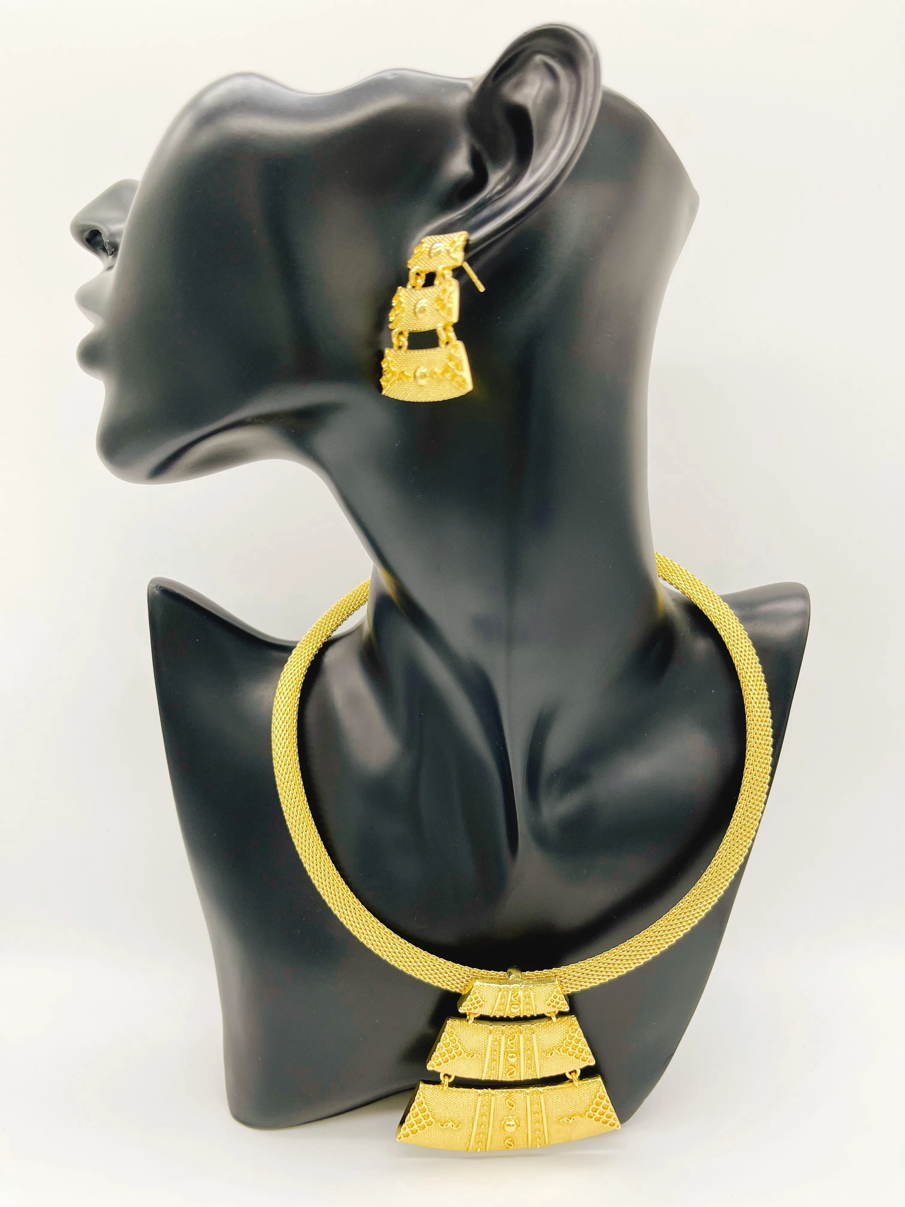 Collar de oro de Dubai para mujer, conjunto de joyería de Boutique, collar de boda, collar de diseño de oro de 24K, venta al por
Collar de oro de Dubai para mujer, conjunto de joyería de Boutique, collar de boda, collar de diseño de oro de 24K, venta al por