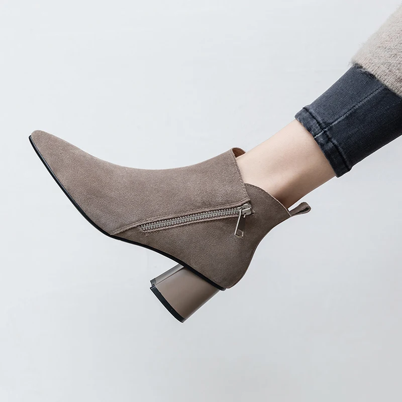 2022 autumn winter Women ankle boots natural leather 22-25cm cow suede upper full leather Side zipper British style short boots
2022 autumn winter Women ankle boots natural leather 22-25cm cow suede upper full leather Side zipper British style short boots