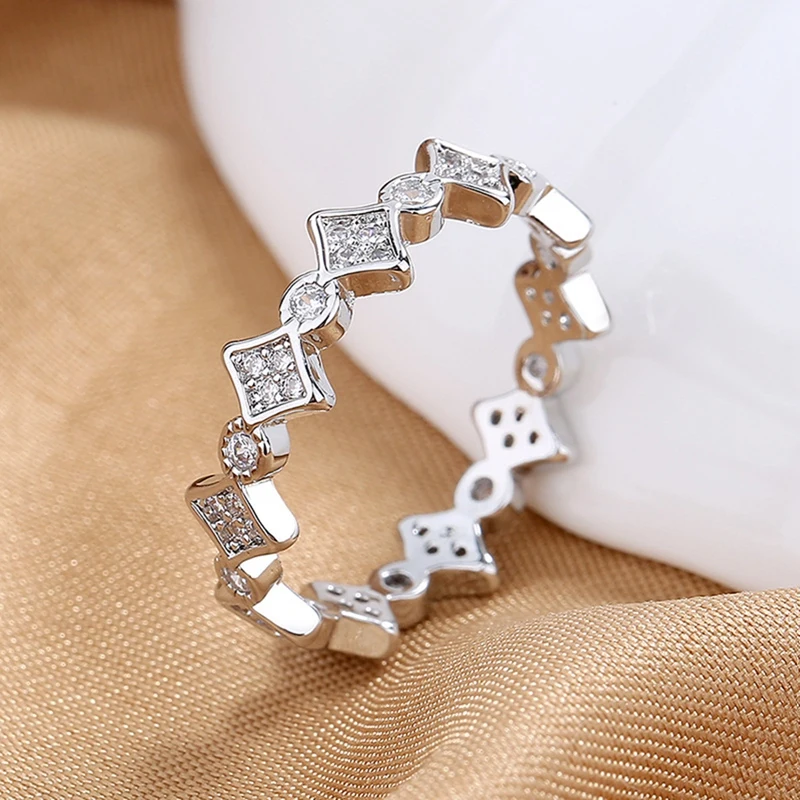 Minimalist Fashion White Cubic Zirconia Stone Adjustable Finger Ring Personality Band Jewelry Banquet Party Ring
Minimalist Fashion White Cubic Zirconia Stone Adjustable Finger Ring Personality Band Jewelry Banquet Party Ring