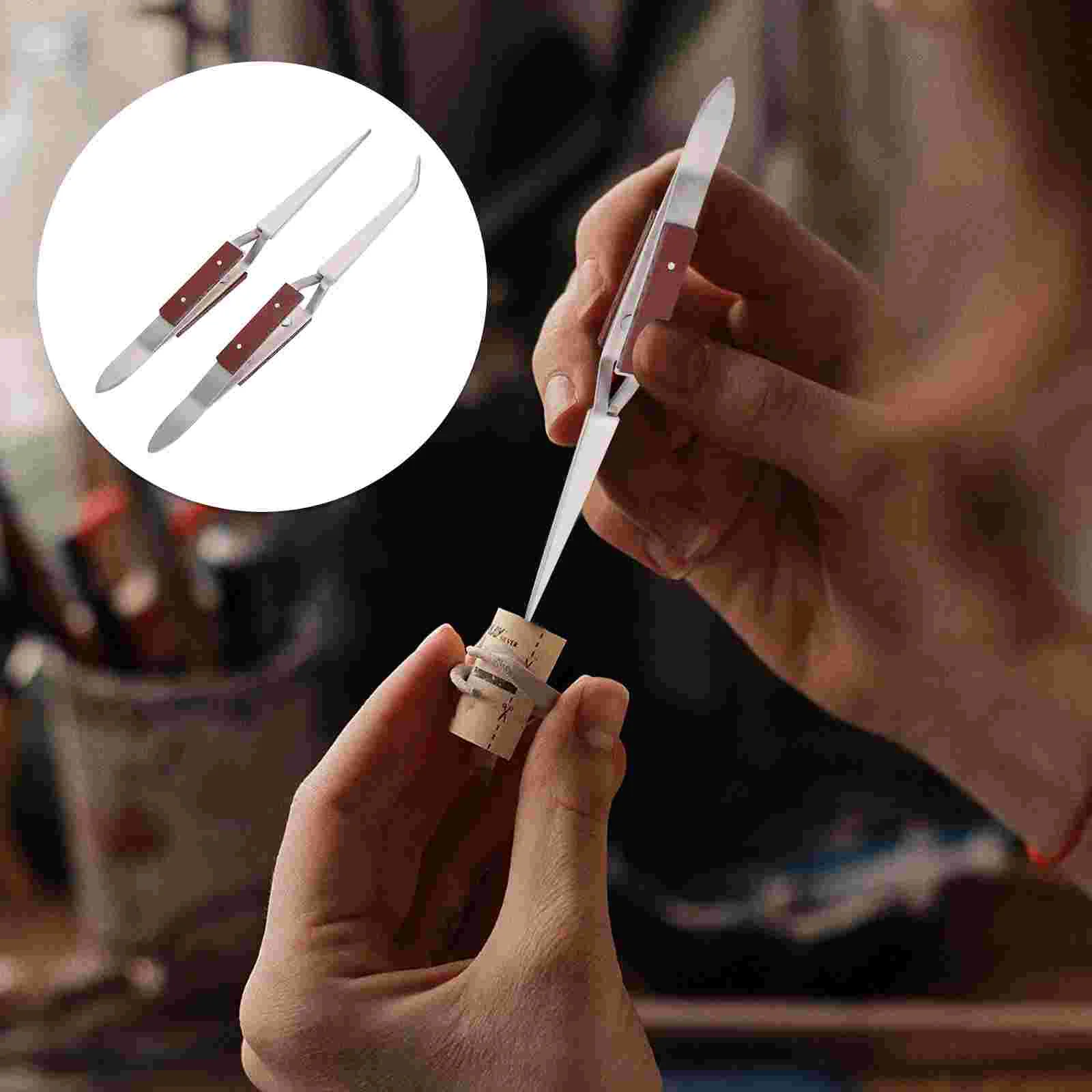 2 Cross Lock Soldering Tweezers Closing Tweezers Rebounding Tweezers Cross Lock Grip Straight Tweezers
2 Cross Lock Soldering Tweezers Closing Tweezers Rebounding Tweezers Cross Lock Grip Straight Tweezers