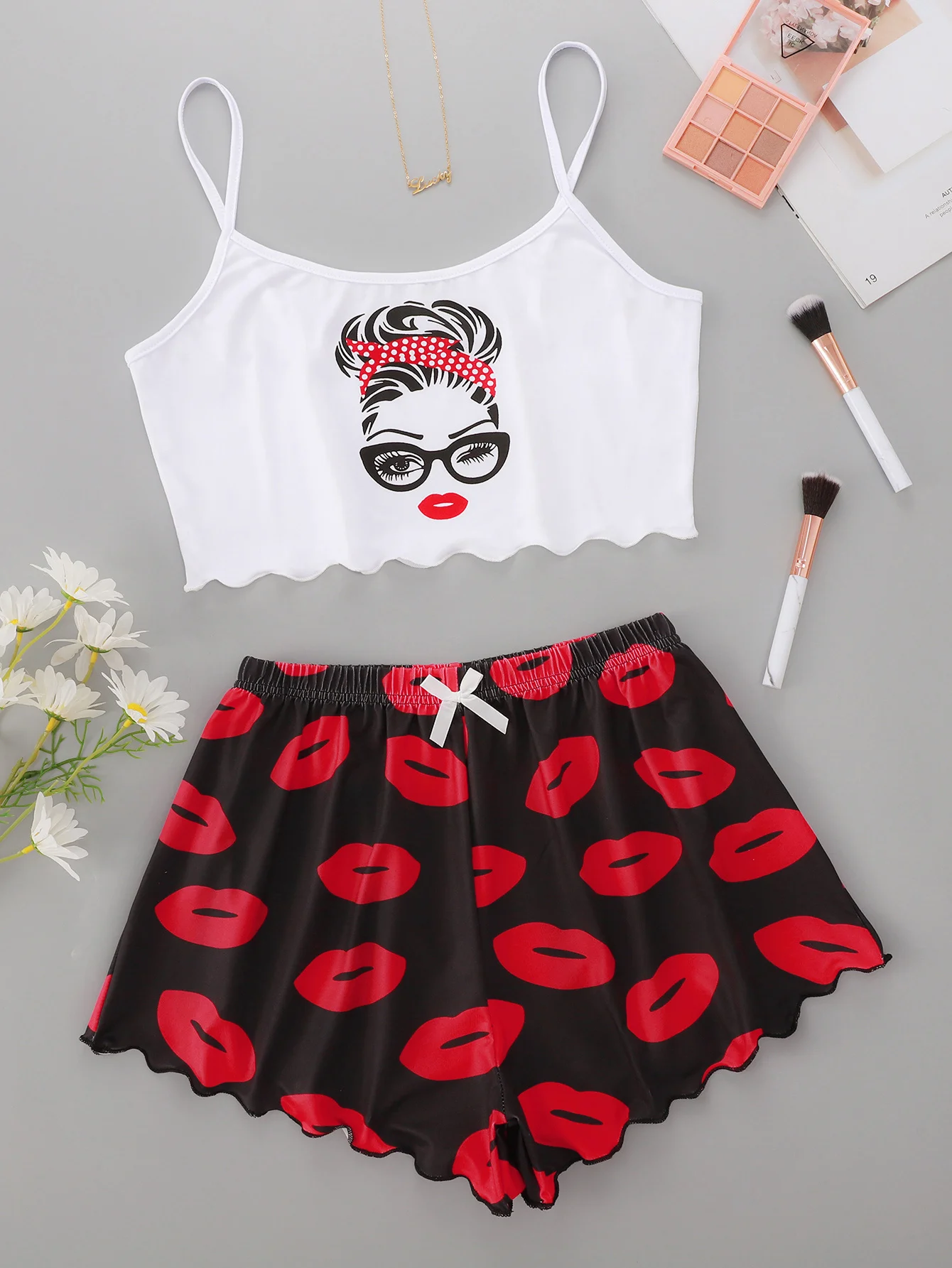 New Style Fashion Lady’s Summer Modern Girl Print Camisole With Lip Print Shorts Pajama Set Personality Home Wear Sleepwear
New Style Fashion Lady’s Summer Modern Girl Print Camisole With Lip Print Shorts Pajama Set Personality Home Wear Sleepwear