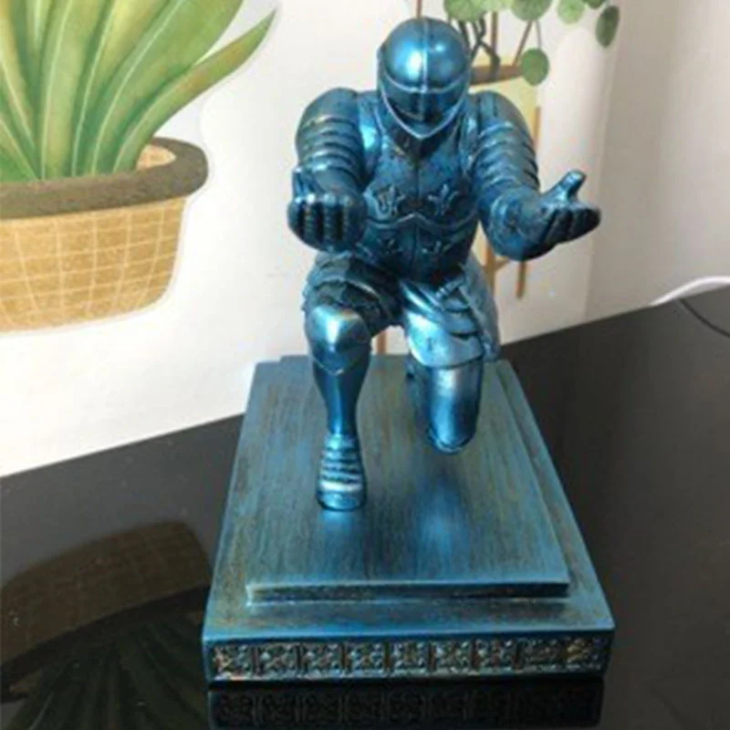 Vintage decorative pen holder Cool Executive Knight Pen Holder Knight-Kneeling Pen Holder Stand for School Office Stationery
Vintage decorative pen holder Cool Executive Knight Pen Holder Knight-Kneeling Pen Holder Stand for School Office Stationery