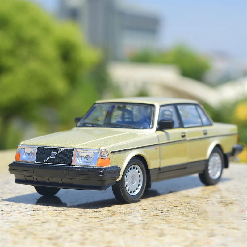 WELLY 1:24 VOLVO 240GL Classic Car Alloy Car Diecasts & Toy Vehicles Car Model Miniature Scale Model Car Toy For Children
WELLY 1:24 VOLVO 240GL Classic Car Alloy Car Diecasts & Toy Vehicles Car Model Miniature Scale Model Car Toy For Children