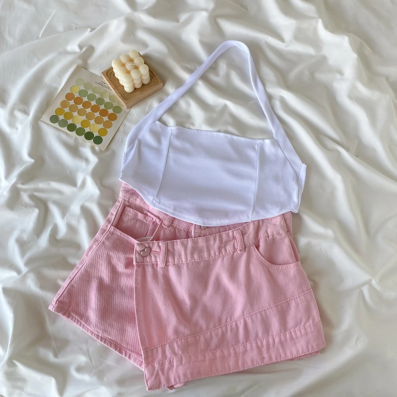 European and American Hot Girl Style Halter Neck Short Top Denim Shorts Two-piece Summer Irregular Thin Hot Pants Tank Tops
European and American Hot Girl Style Halter Neck Short Top Denim Shorts Two-piece Summer Irregular Thin Hot Pants Tank Tops