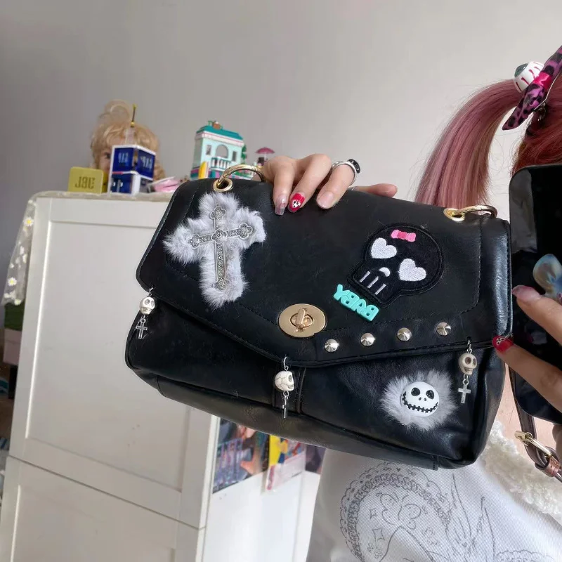 

Y2k Harajuku Shoulder Bag for Women Vintage 2023 Luxury Designer Handbag Criss-Cross Rivets Skulls Black Crossbody Bag Sac