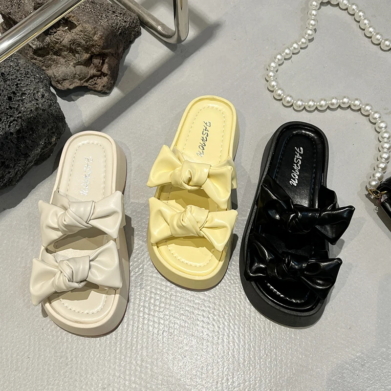 Med Butterfly-Knot House Slippers Platform Shoes Luxury Slides Slipers Women Designer Flat 2022 PU Rubber Fashion Slippers Casu
Med Butterfly-Knot House Slippers Platform Shoes Luxury Slides Slipers Women Designer Flat 2022 PU Rubber Fashion Slippers Casu