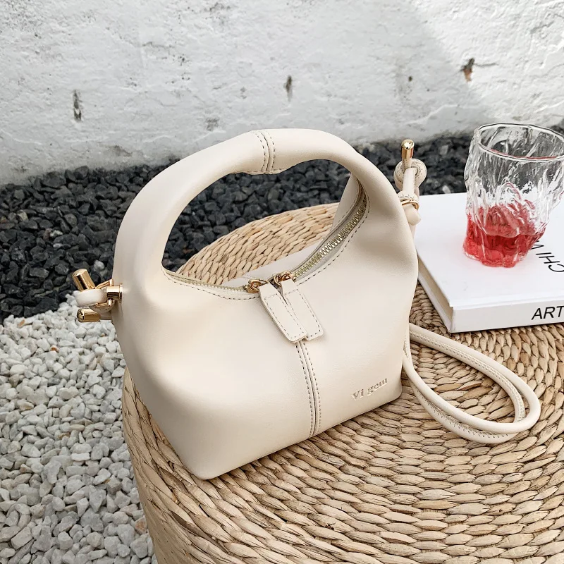 Niche Casual Handbag Women's Bag 2022 Brand Spring New Dumpling Bag Texture Shoulder Bag Fashion Mini Handbag
Niche Casual Handbag Women's Bag 2022 Brand Spring New Dumpling Bag Texture Shoulder Bag Fashion Mini Handbag
