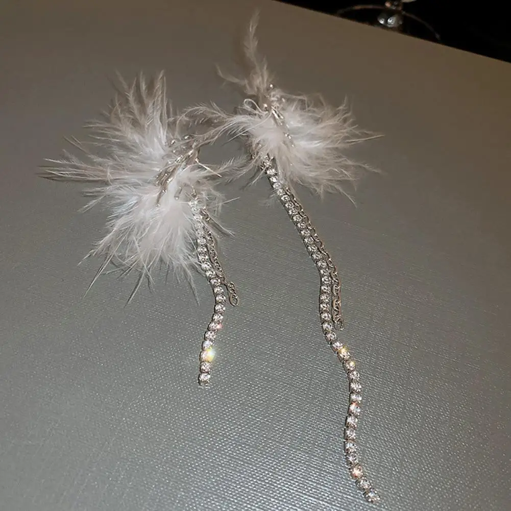 1 Pair Chic Stud Earrings Hypoallergenic Dangle Earrings Romantic Faux Crystal Pin Feather Women Earrings Gift
1 Pair Chic Stud Earrings Hypoallergenic Dangle Earrings Romantic Faux Crystal Pin Feather Women Earrings Gift