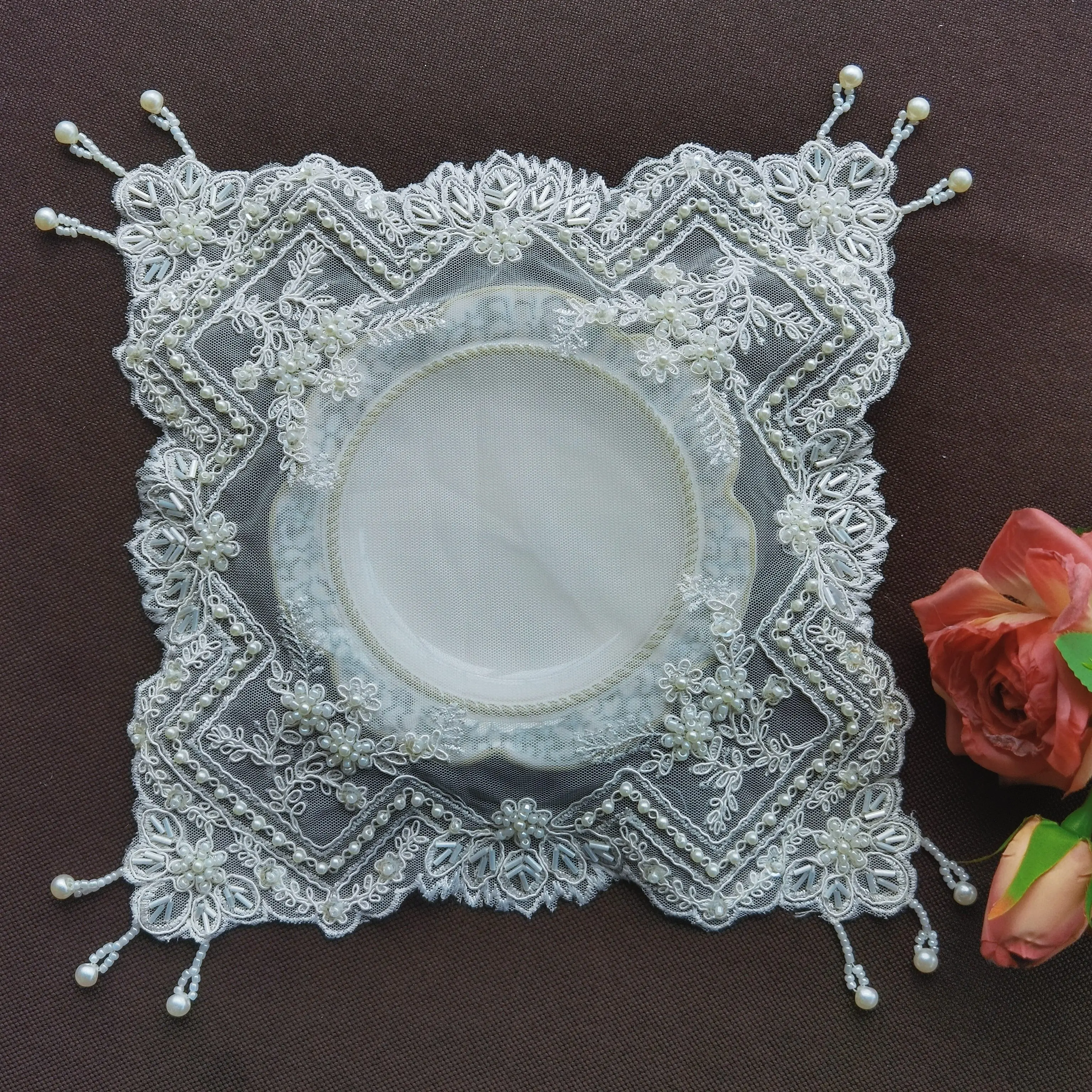 Кружевная салфетка-плейсмат бежевого цвета
Кружевная салфетка-плейсмат бежевого цвета