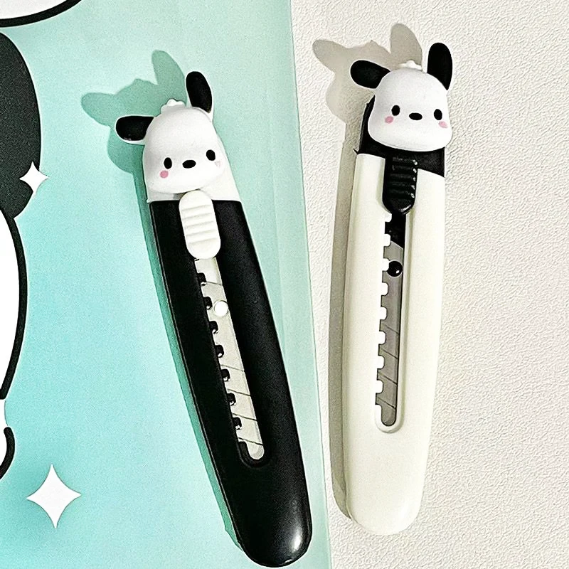 Kawaii Pochacco Utility Knife Anime Sanrio Cute Girls Heart Student Portable Art Cutting Express Box Cutter Tool Girls Toy Gifts
Kawaii Pochacco Utility Knife Anime Sanrio Cute Girls Heart Student Portable Art Cutting Express Box Cutter Tool Girls Toy Gifts