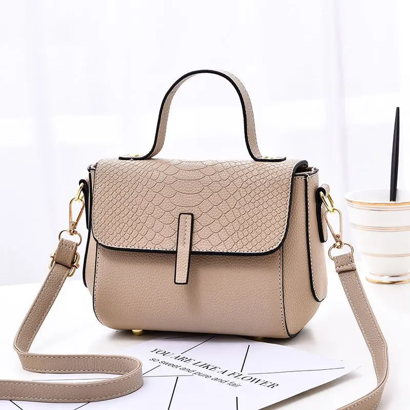 Французская сумка через плечо, вместительная маленькая квадратная сумка, модная Универсальная женская маленькая сумка 2023
Французская сумка через плечо, вместительная маленькая квадратная сумка, модная Универсальная женская маленькая сумка 2023