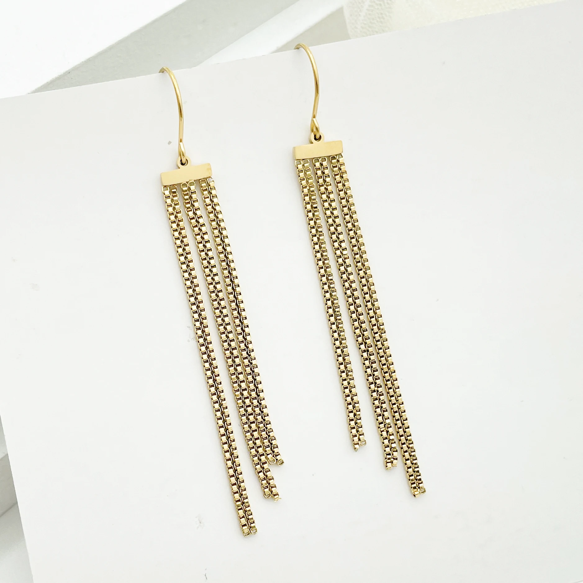 Женские серьги из нержавеющей стали с длинными кисточками
Женские серьги из нержавеющей стали с длинными кисточками