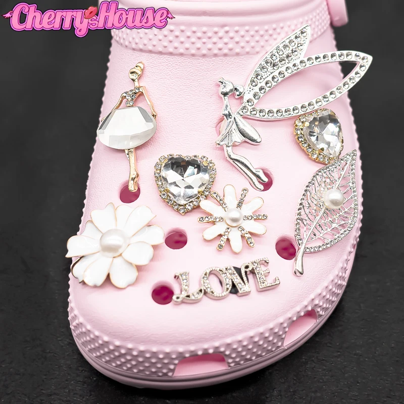 8pcs DIY Bling Gems Love Croc Charms Angel Girl Shoe Charm Accessories Metal Leaf Petals Women Clog Jeans
8pcs DIY Bling Gems Love Croc Charms Angel Girl Shoe Charm Accessories Metal Leaf Petals Women Clog Jeans