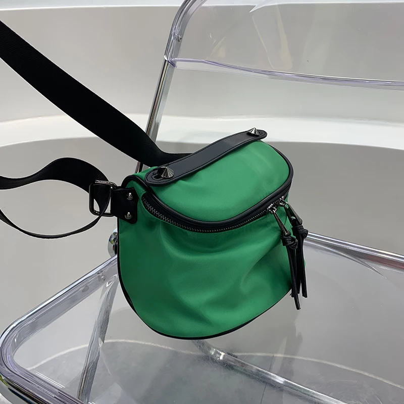 Waterproof Oxford Women crossbody bags Casual ladies Saddle shoulder bag designer female Handbags bolsas feminina Gym Bag green
Waterproof Oxford Women crossbody bags Casual ladies Saddle shoulder bag designer female Handbags bolsas feminina Gym Bag green
