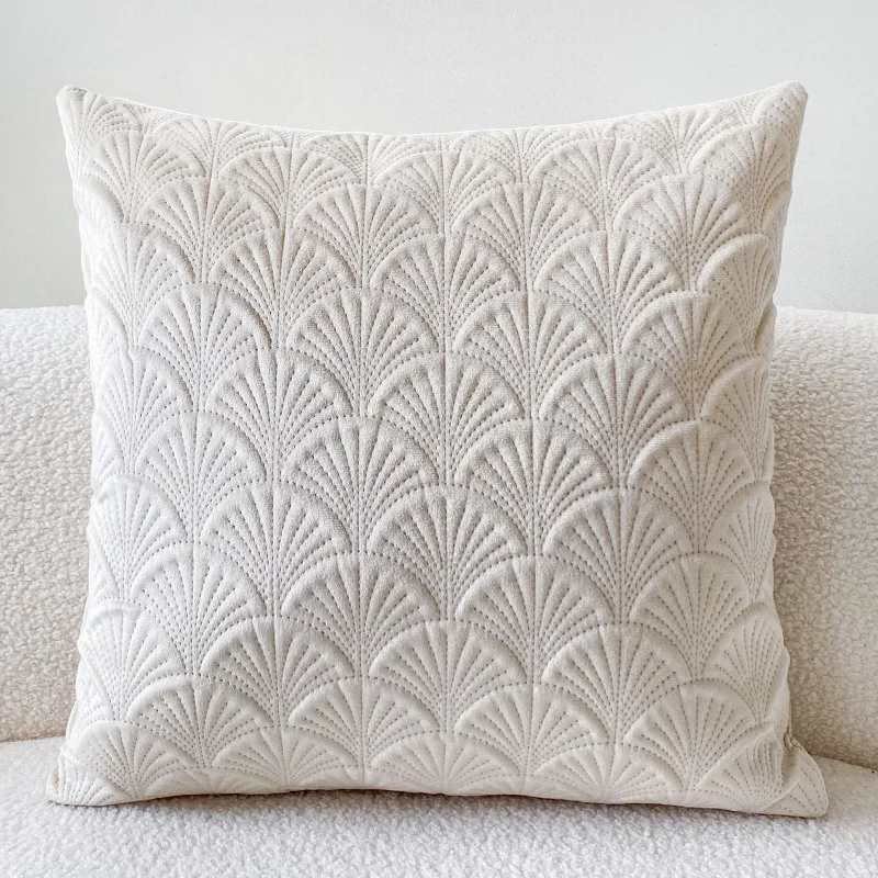 Бархатная наволочка с вышивкой 45x45 см
Бархатная наволочка с вышивкой 45x45 см