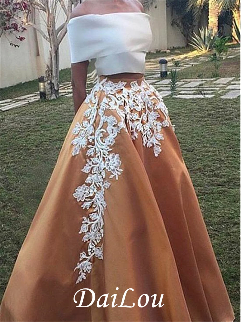 Off the Shoulder 2 piece suit A Line Satin Dubai Saudi Arabia Evening Dresses Appliques Taffeta Prom Formal Gowns 
Off the Shoulder 2 piece suit A Line Satin Dubai Saudi Arabia Evening Dresses Appliques Taffeta Prom Formal Gowns