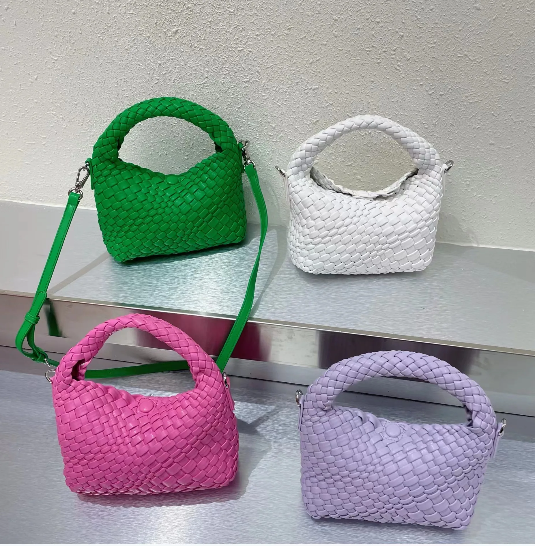 Basket hand-woven dumpling bag pillow bag 2022 new tote bag shoulder underarm bag messenger bag women
Basket hand-woven dumpling bag pillow bag 2022 new tote bag shoulder underarm bag messenger bag women
